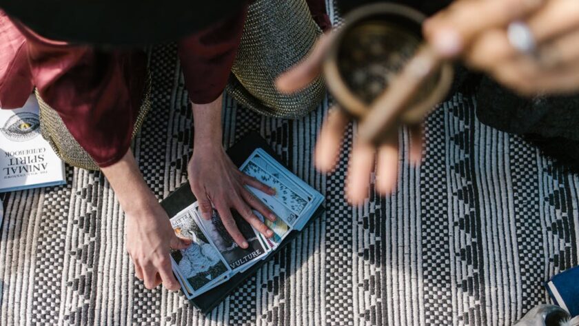 découvrez le monde fascinant des chakras, ces centres énergétiques de votre corps qui influencent votre bien-être physique, mental et spirituel. apprenez à les harmoniser pour améliorer votre santé et atteindre un équilibre intérieur.